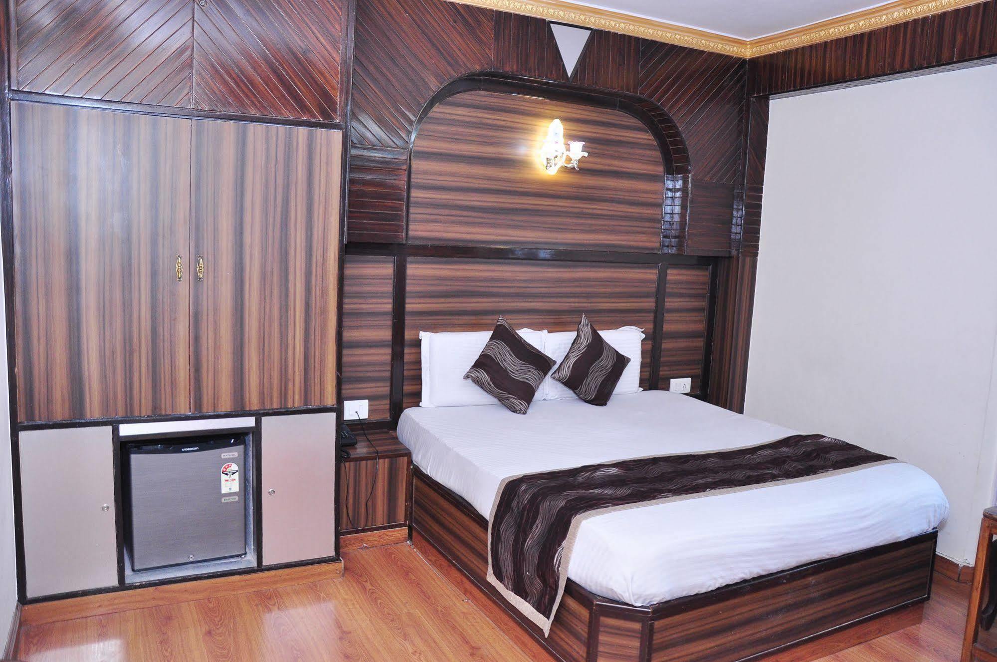 Hotel Sidharath Shimla Ngoại thất bức ảnh